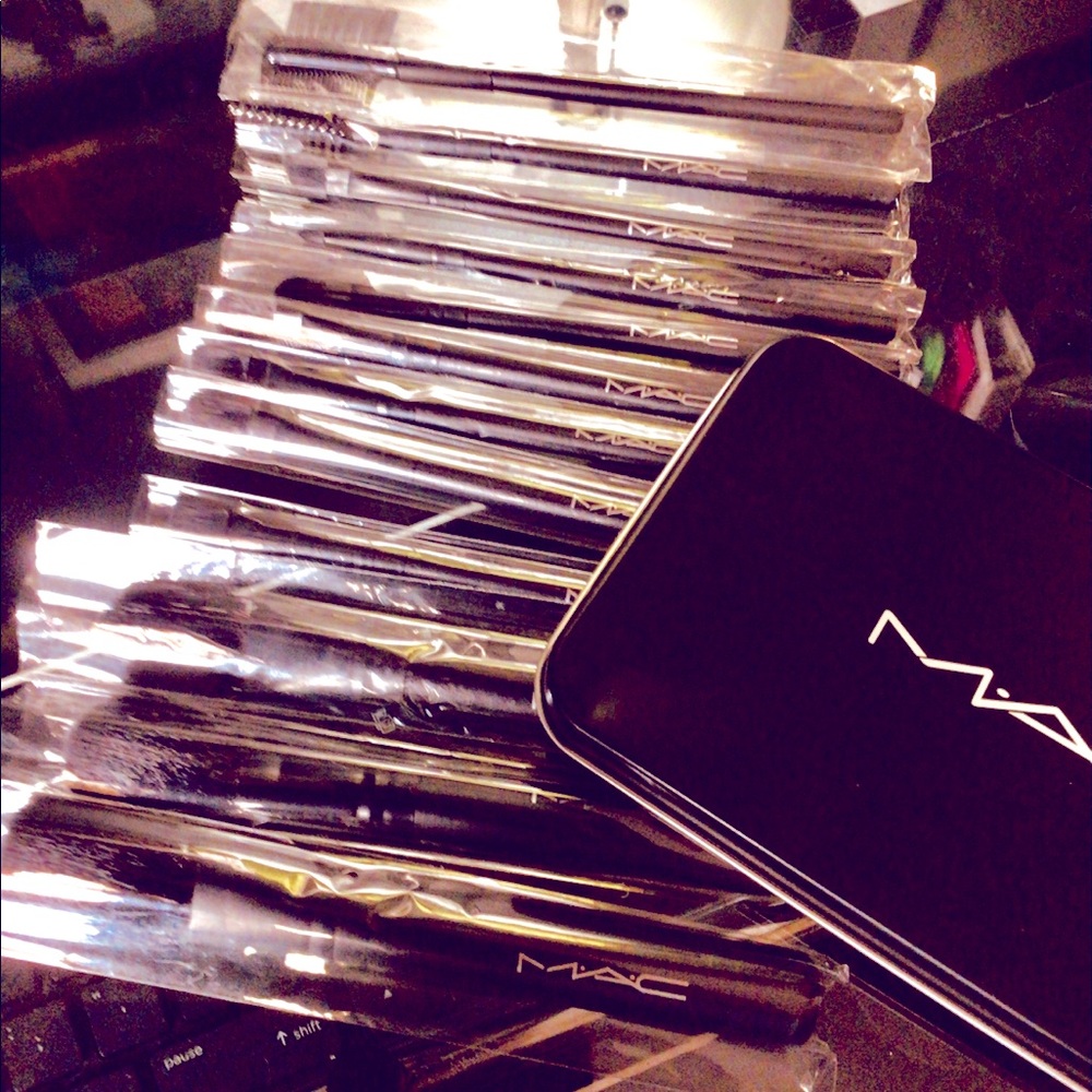 MAC - Picture 2 of 2